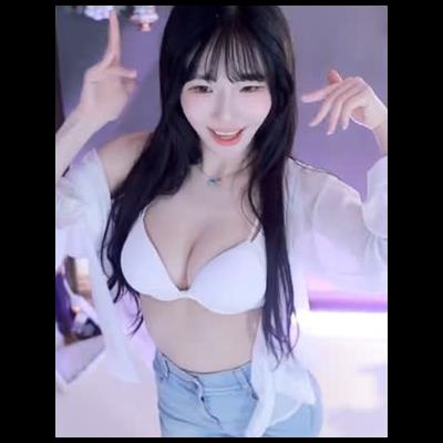 수련수련 셔츠 오픈하고 흰 브라 가슴골 천장캠