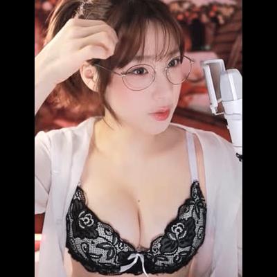 명아츄 검정 레이스 브라 가슴골 안경 미모