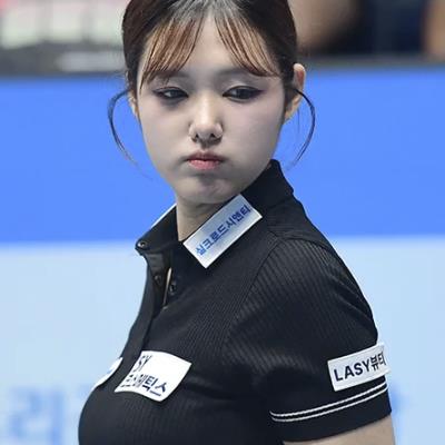 왠지 불편해서 당구치기 힘들겠당,,,,,
