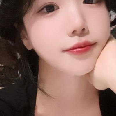 에디린 침대위 엎드린 가슴골 레이스 블랙 팬티