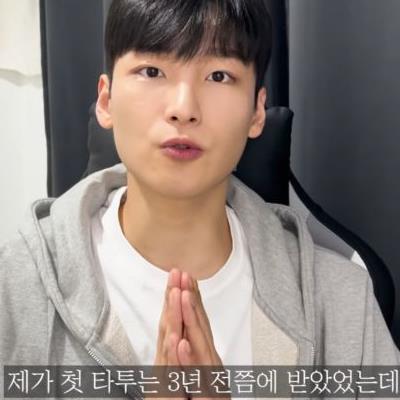 3년간 고민하다 받은 문신이 너무 맘에든다는 남자