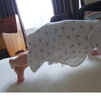 아기가 왜 살이 안찌는지 궁금했던 부부.jpg
