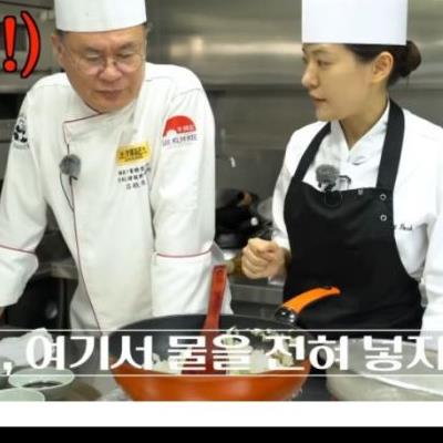유튜브에서 간짜장에 물넣었다가 개욕먹었다는 유명 중식 셰프.JPG