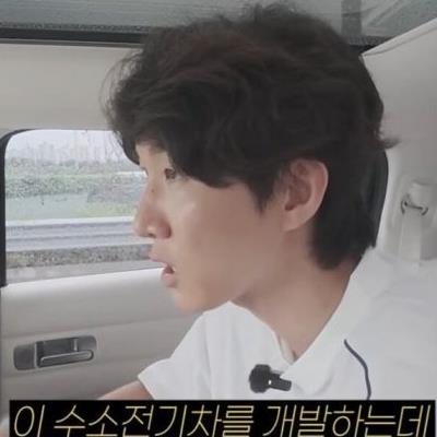 신형 수소차 시승하다가 깨달아버린 유튜버