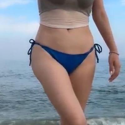 입수하고 나오는 하리미 볼륨감