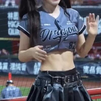복근 자랑하는 이다혜 치어리더