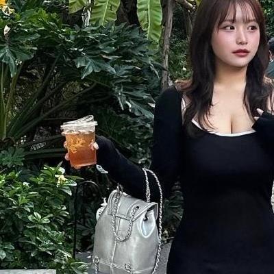 현경이 외모와 다르구나